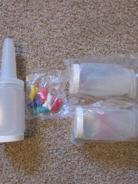 NEW 3 Pcs Plastic Bar Juice Liquor Pour Bottles 6 Colored Spouts Each Bar keep
